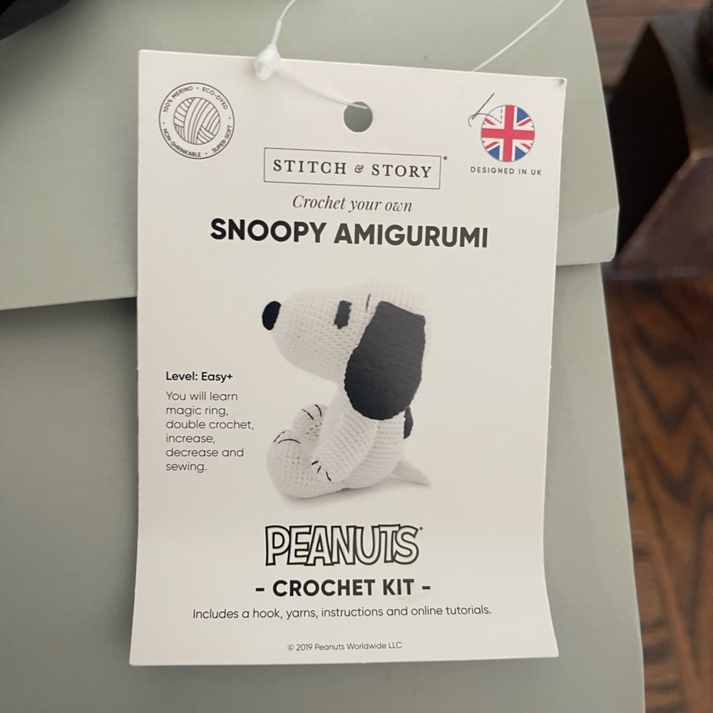 Snoopy Amigurumi Crochet Kit - Black and White- stitch & story new